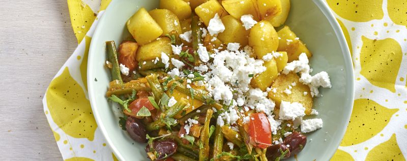 4 17 Geroestete Kartoffeln Mit Bohnengemuese Und Manouri 1920x760px 7ee767fc