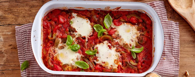 4 24 Piemontesische Eier%20in Tomaten Paprika Sosse 1920x760px 26574c32