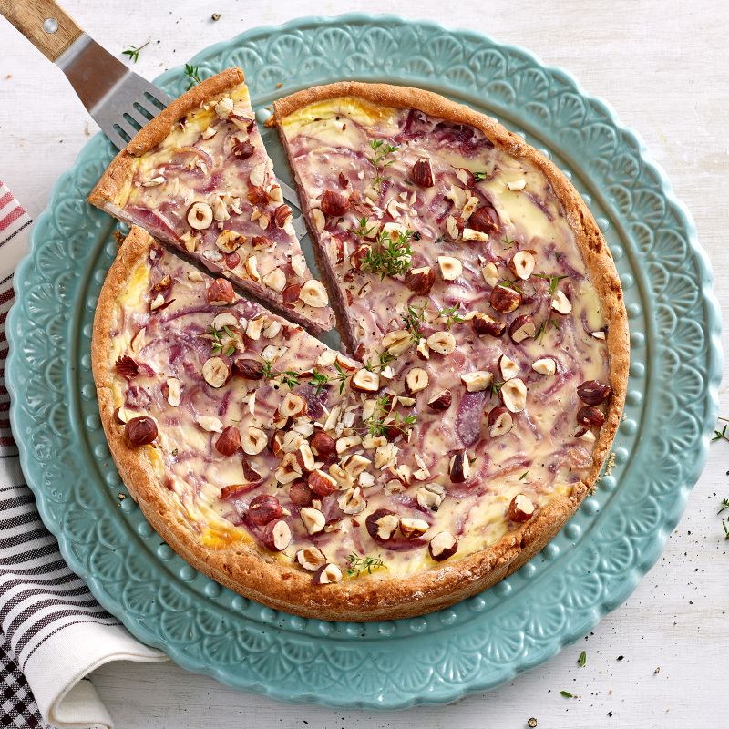 1 25 Zwiebel Schmand Kuchen 1600x1600px 9c15bd6d