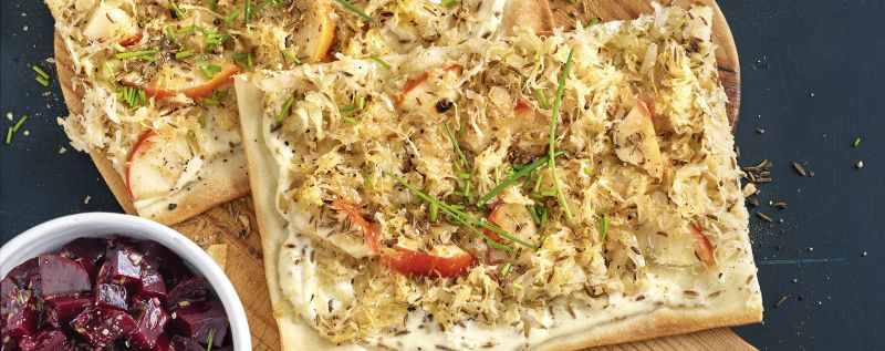 6 22 Sauerkraut Flammkuchen Mit Kuemmel 1920x760px D42d9002