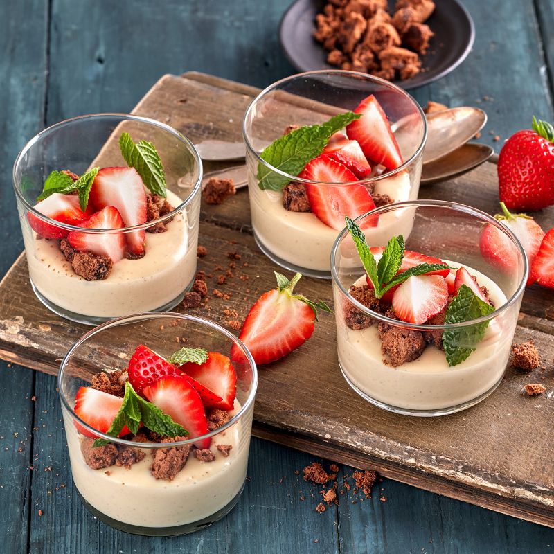 3 24 Weisse Schokoladencreme Mit Erdbeeren 1600x1600px 10090d49