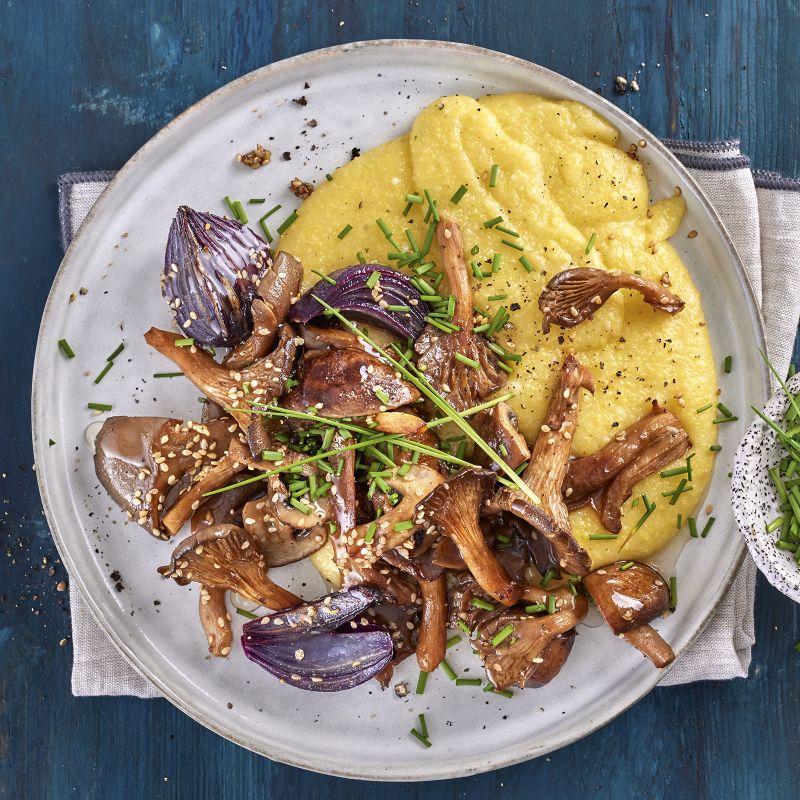 6 22 Cremige Bergkaesepolenta Mit Pilzen 1600x1600px B832accf