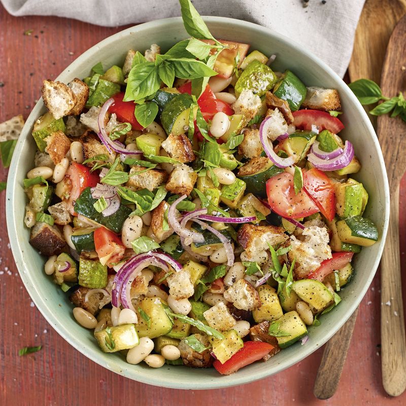 4 23 Panzanella Mit Zucchini Und Weissen Bohnen 1600x1600px 688766be