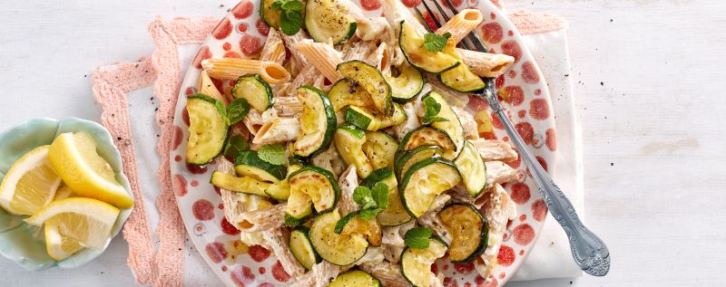 4 24 Pasta Mit Frischkaesesosse Und Zucchini 1920x760px 65bb3f9c
