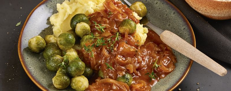 6 21 Zwiebelragout Mit Kartoffelpueree Und Rosenkohl 1920x760px 3ce359bc
