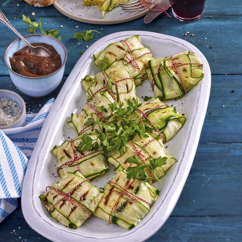 3 22 Zucchinipaeckchen Mit Hirse Linsen Fuellung Und Chamoy Sosse 1600x1600px 0caec24a