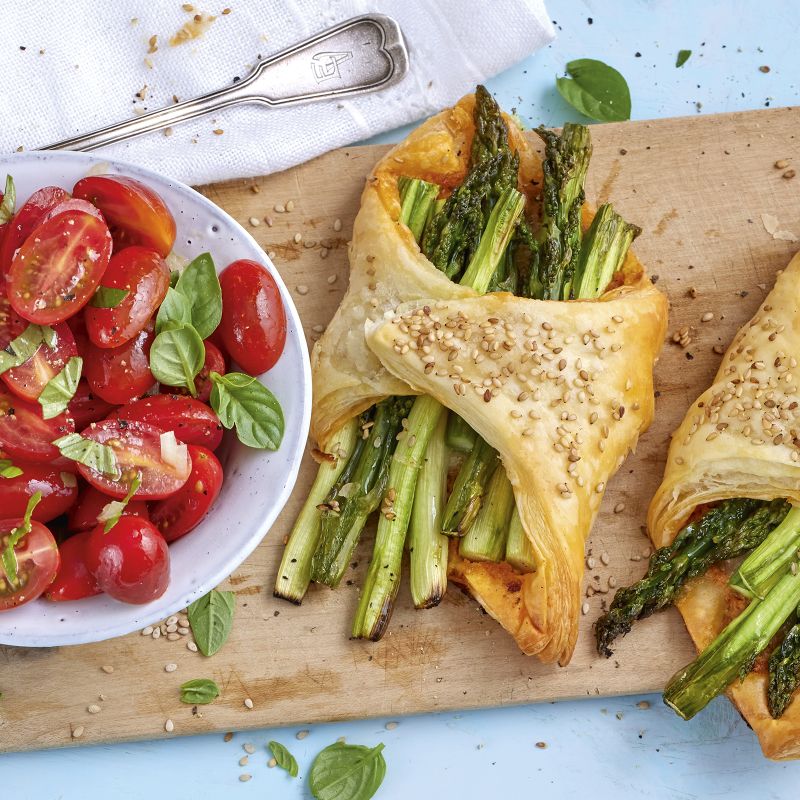 3 22 Spargeltaschen Mit Pesto Rosso Und Tomatensalat 1600x1600px Cc9744e0
