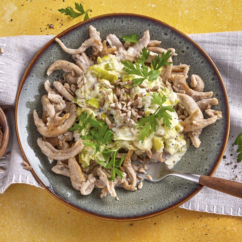 5 22 Buchweizenspaetzle Mit Lauch Kaese Sosse 1600x1600px 4d293d5e