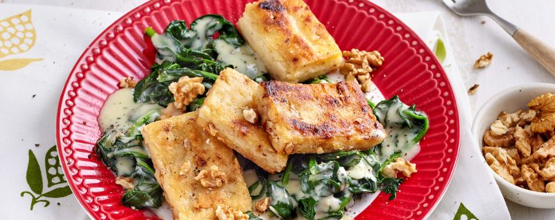 1 24 Walnuss Griessschnitten Auf Rahmspinat 1920x760px 64fbf568