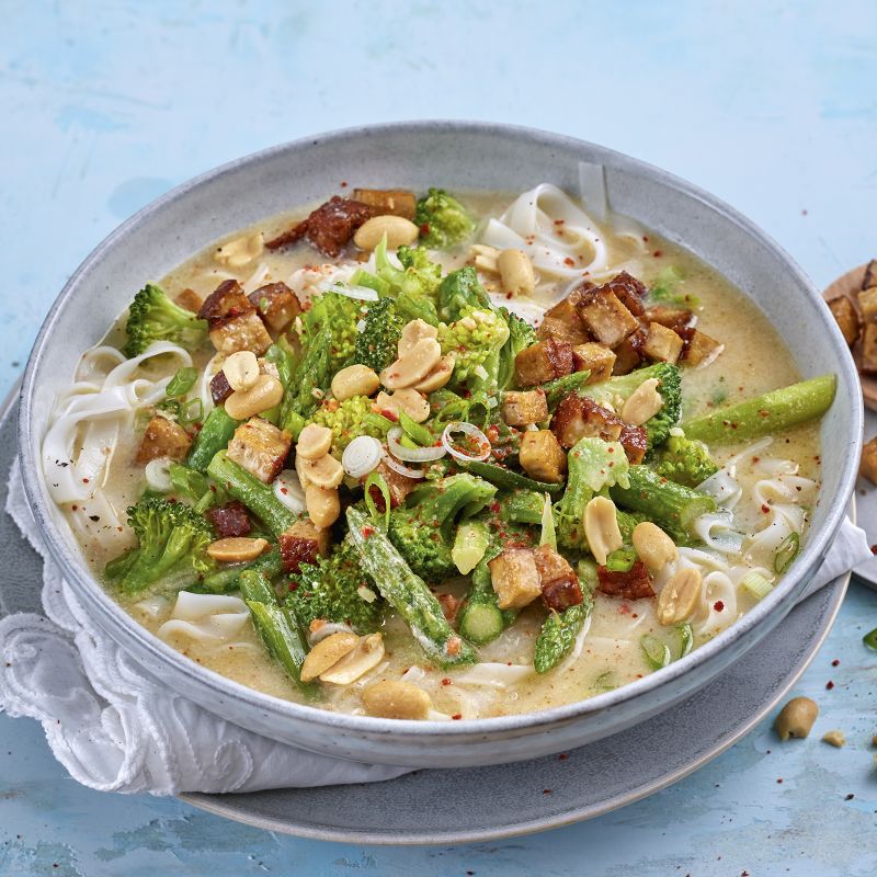 3 22 Spargel Brokkoli Nudeltopf Mit Wuerzigem Tofu 1600x1600px 02d76c23