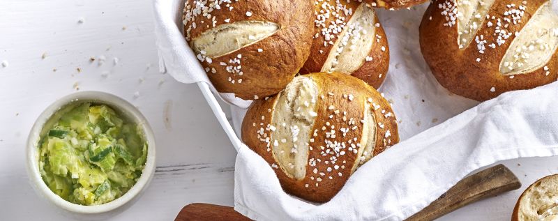 5 18 Laugenbroetchen Mit Lauchaufstrich 1920x760px 97f8beb6