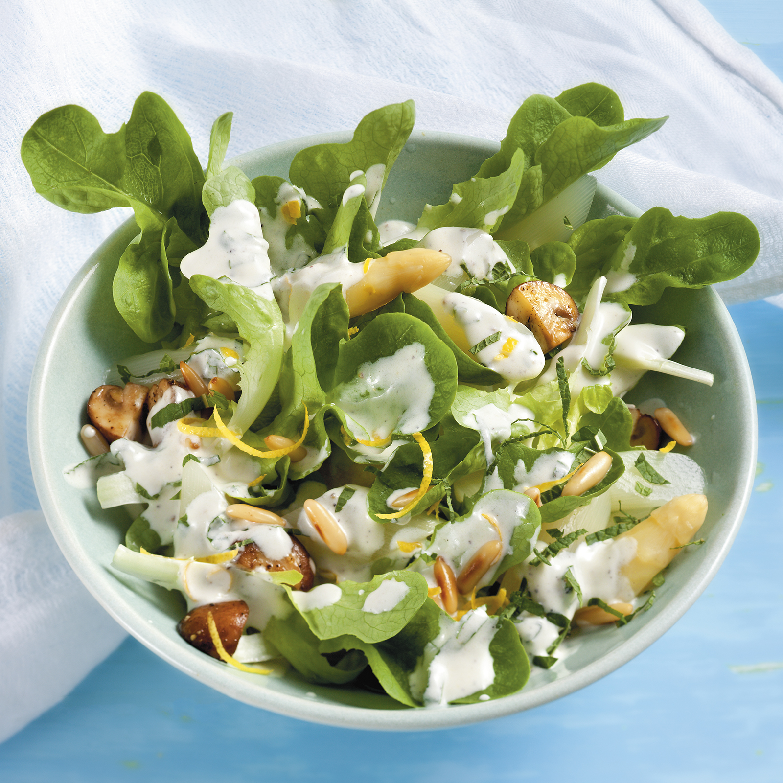 3 12 Gruener Salat Mit Spargel 1600x1600px