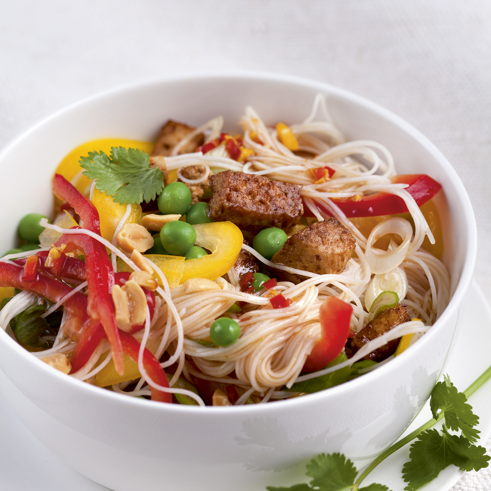 2 13 Glasnudelsalat Mit Pikantem Tofu 1600x1600px