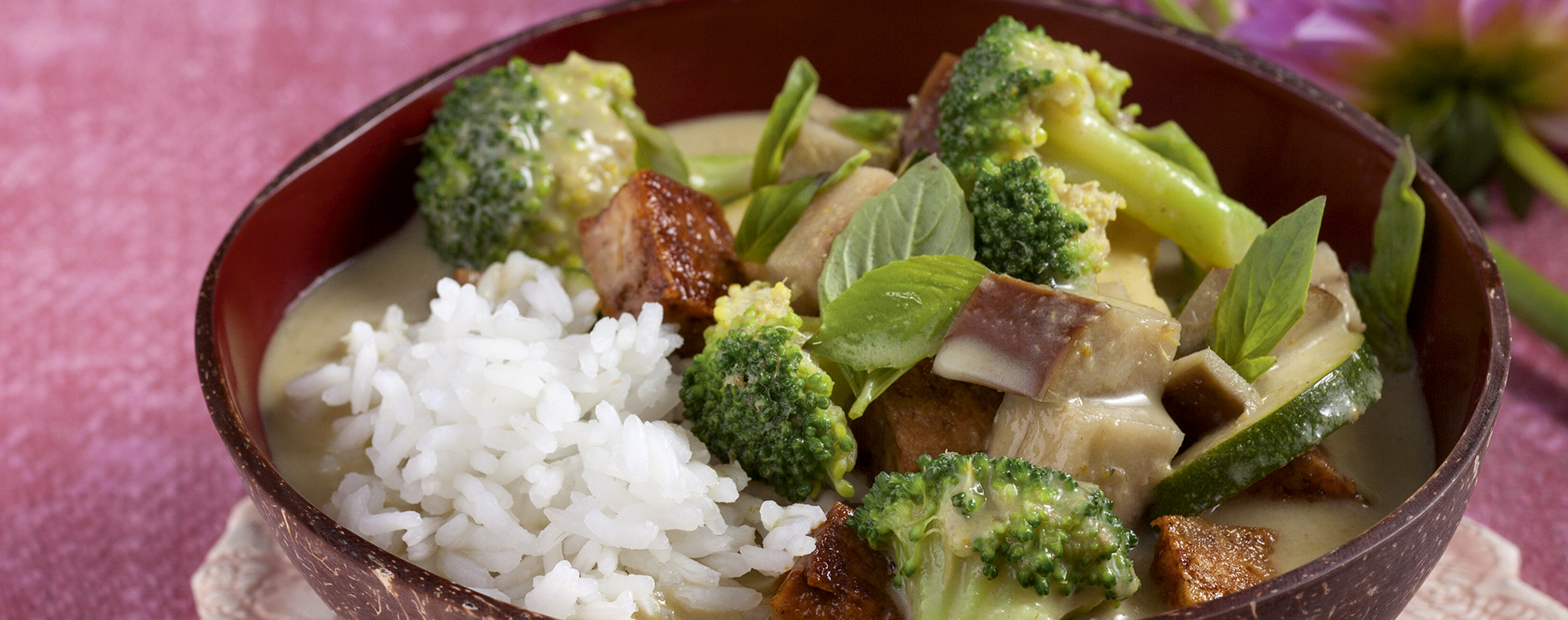 1 14 Gruenes Thaicurry Mit Tofu 1920x760px