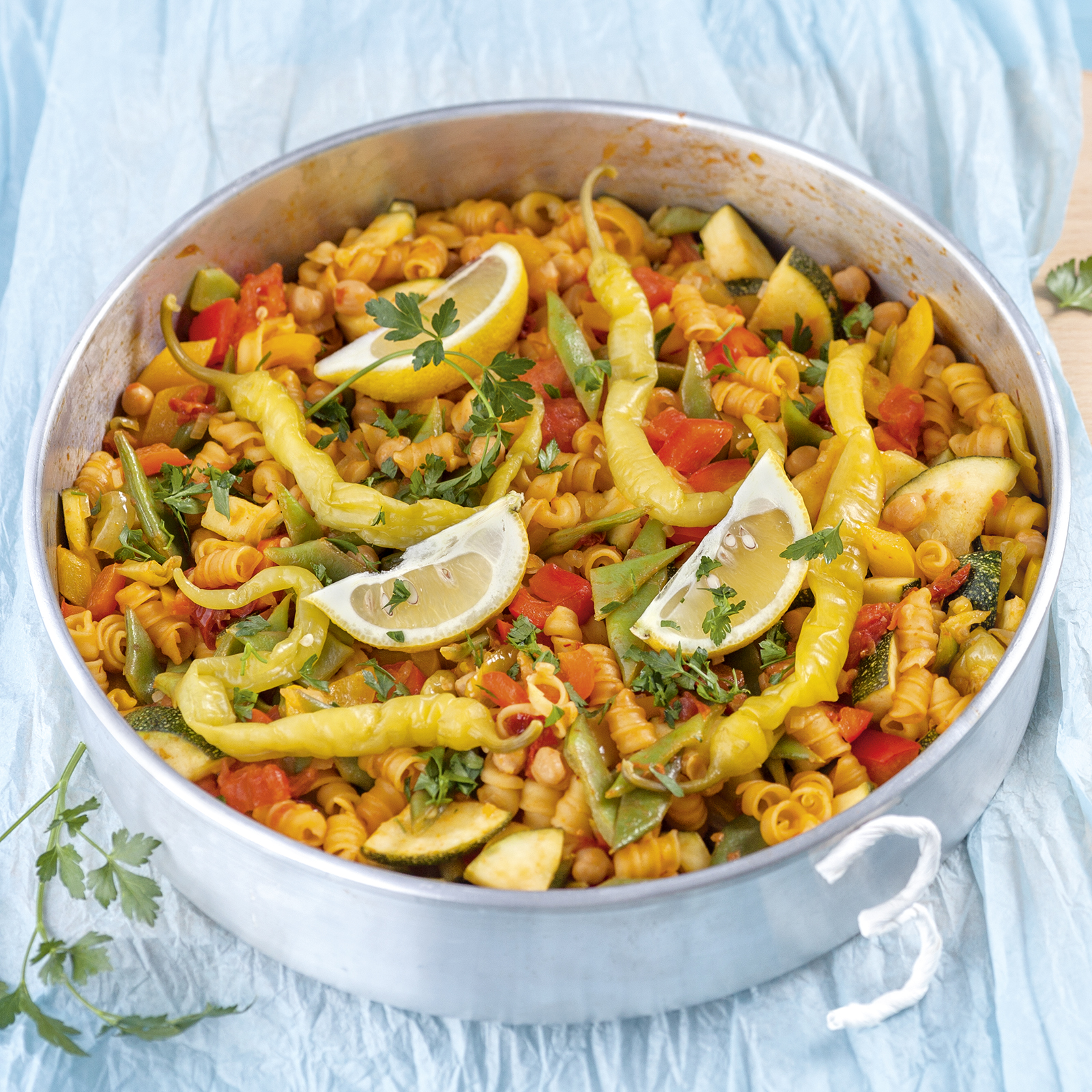 4 14 Nudel Paella Aus Dem Ofen 1600x1600px