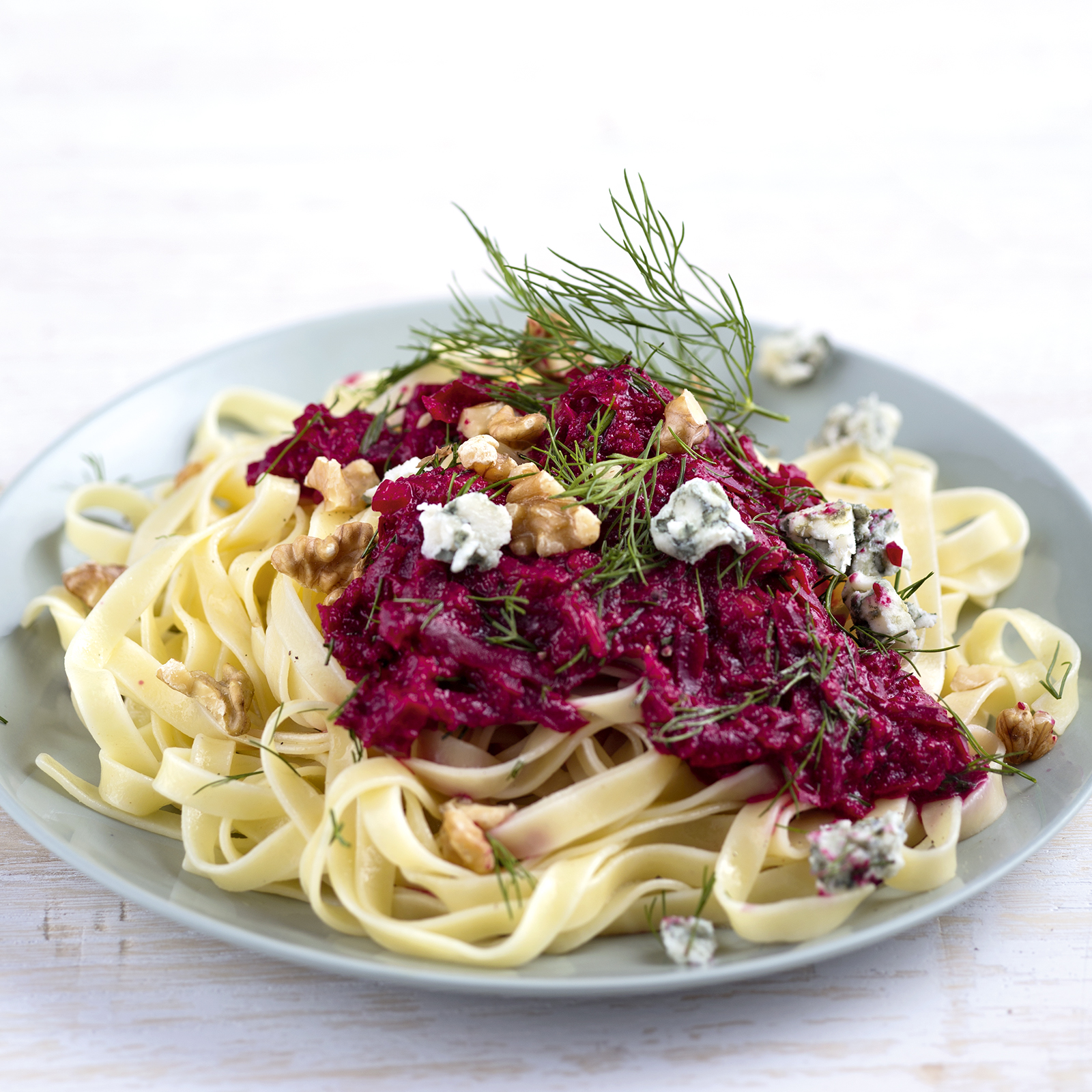 5 14 Bandnudeln Mit Rote%20Bete Roquefort Sosse 1600x1600px