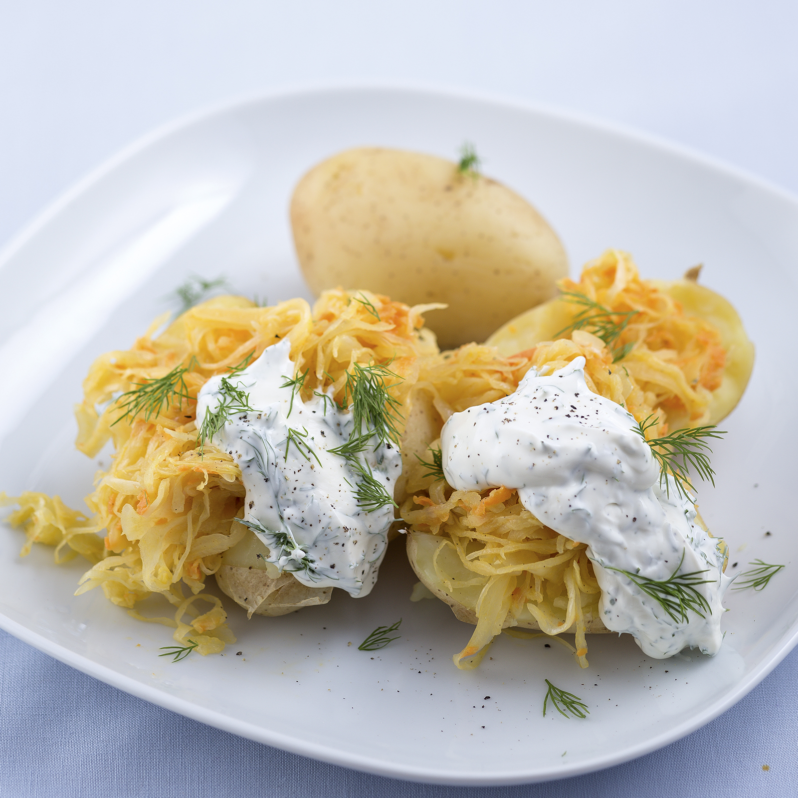 2 15 Pellkartoffeln Mit Sauerkraut Moehren Topping 1600x1600px