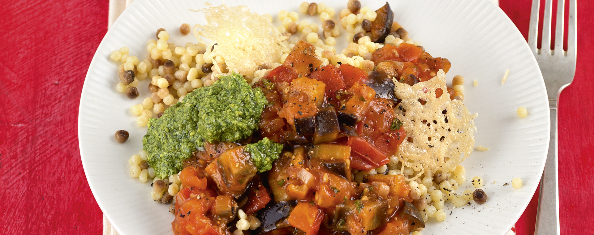 4 15 Sardische Fregola Mit Auberginen Sugo 1920x760px