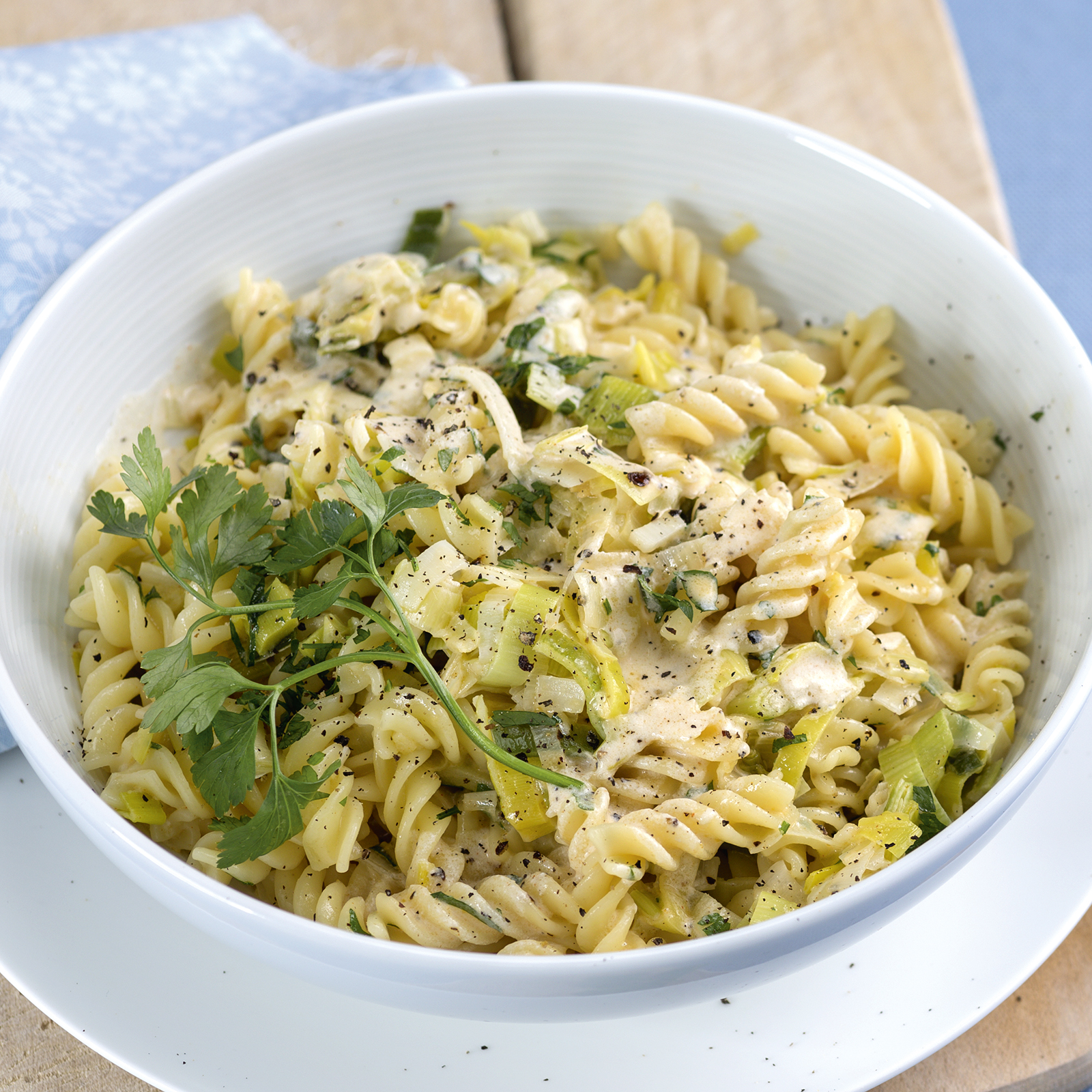 6 15 Spirelli In Cremiger Lauch Petersilien Sosse 1600x1600px