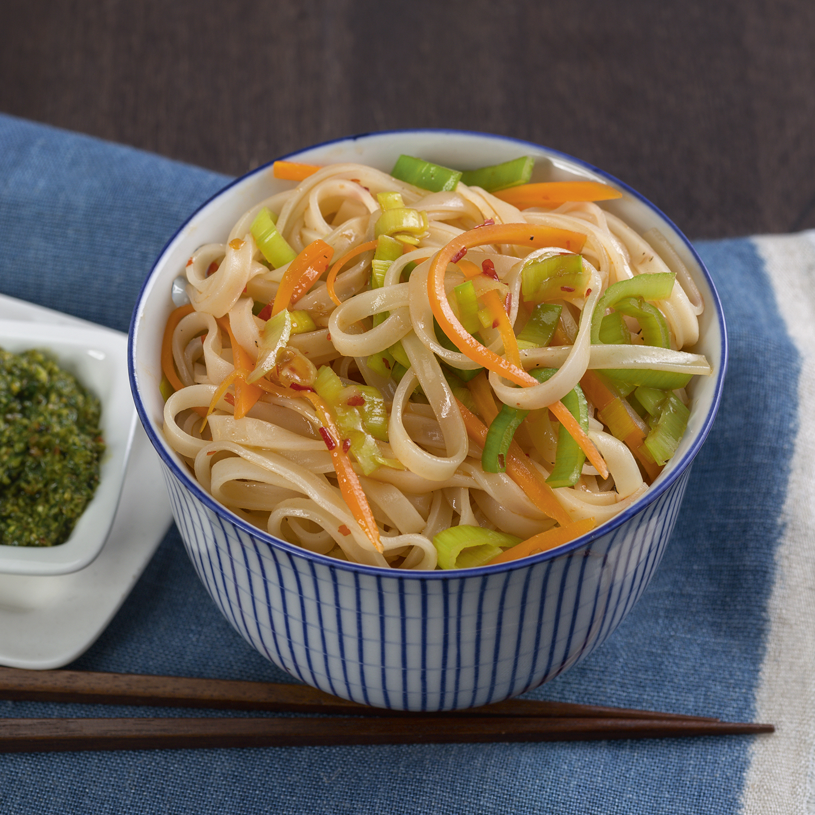 1 16 Scharfe Asia Nudeln Mit Koriander Pesto 1600x1600px