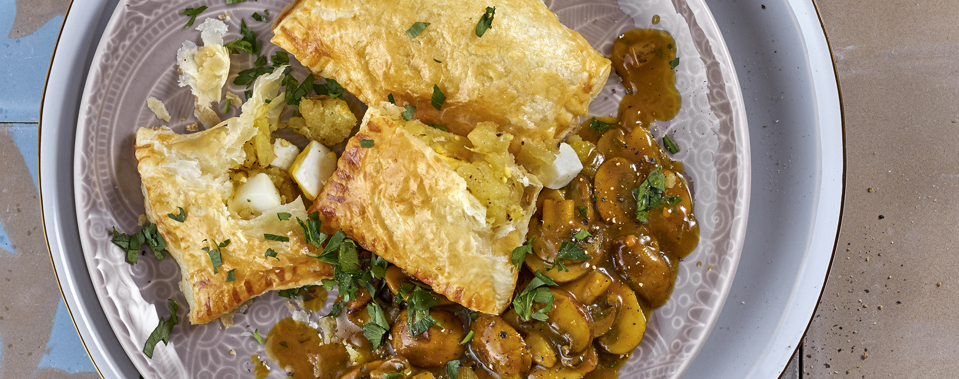 1 17 Burekas In Champignonsosse 1920x760px