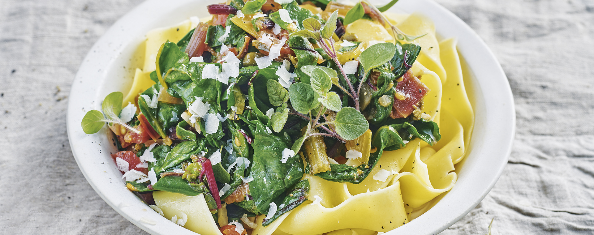 4 17 Bandnudeln Mit Mangold Tomaten Sosse 1920x760px