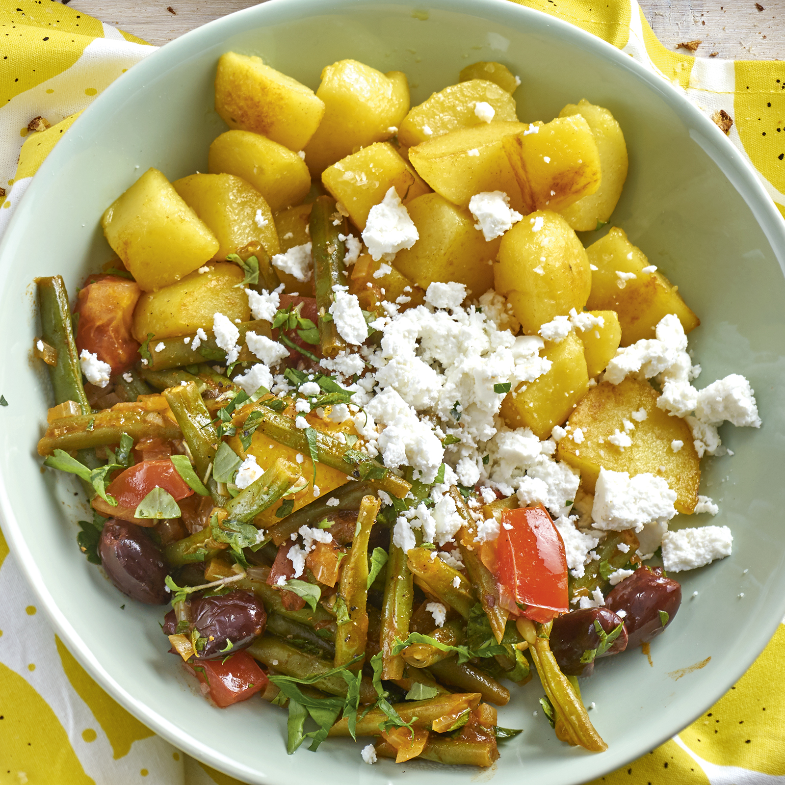 4 17 Geroestete Kartoffeln Mit Bohnengemuese Und Manouri 1600x1600px