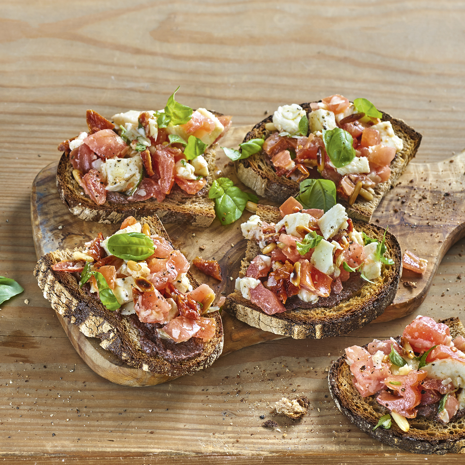 4 17 Mozzarella Tomaten Bruschetta 1600x1600px