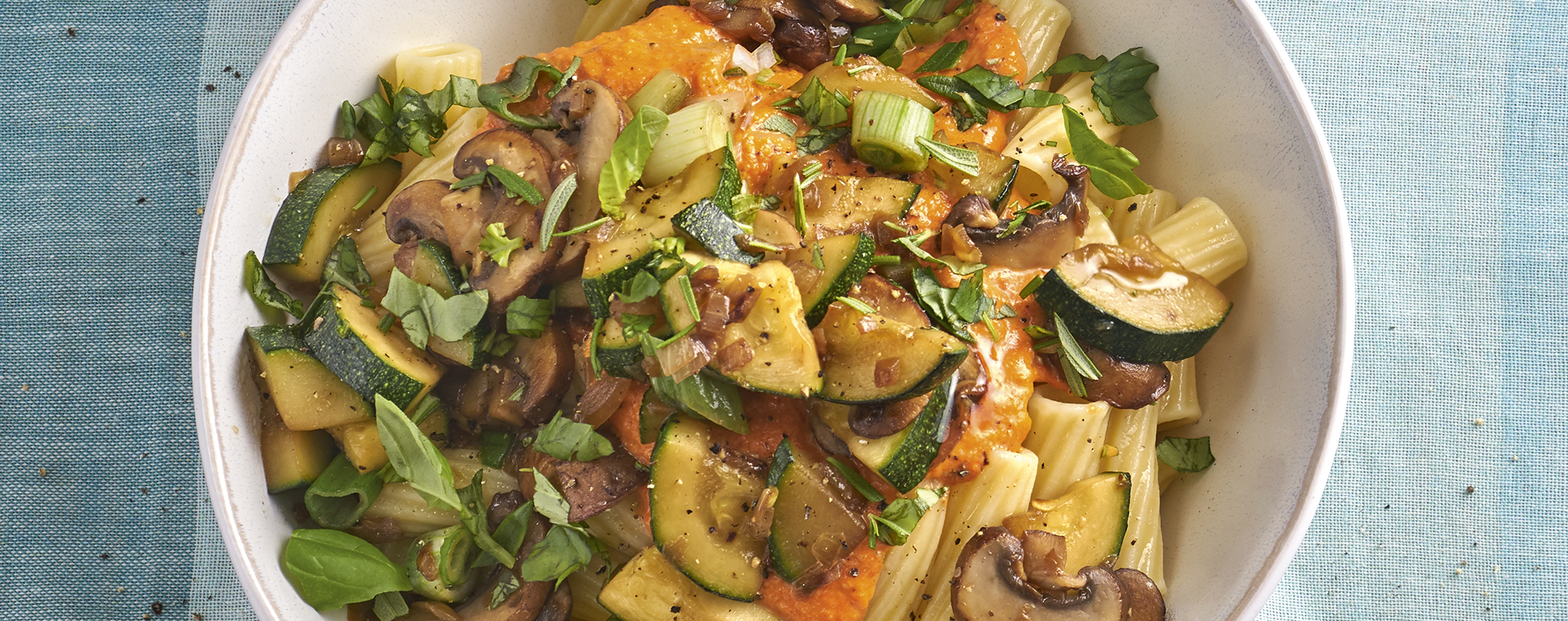 4 17 Rigatoni Mit R%C3%B6stpaprikasosse 1920x760px