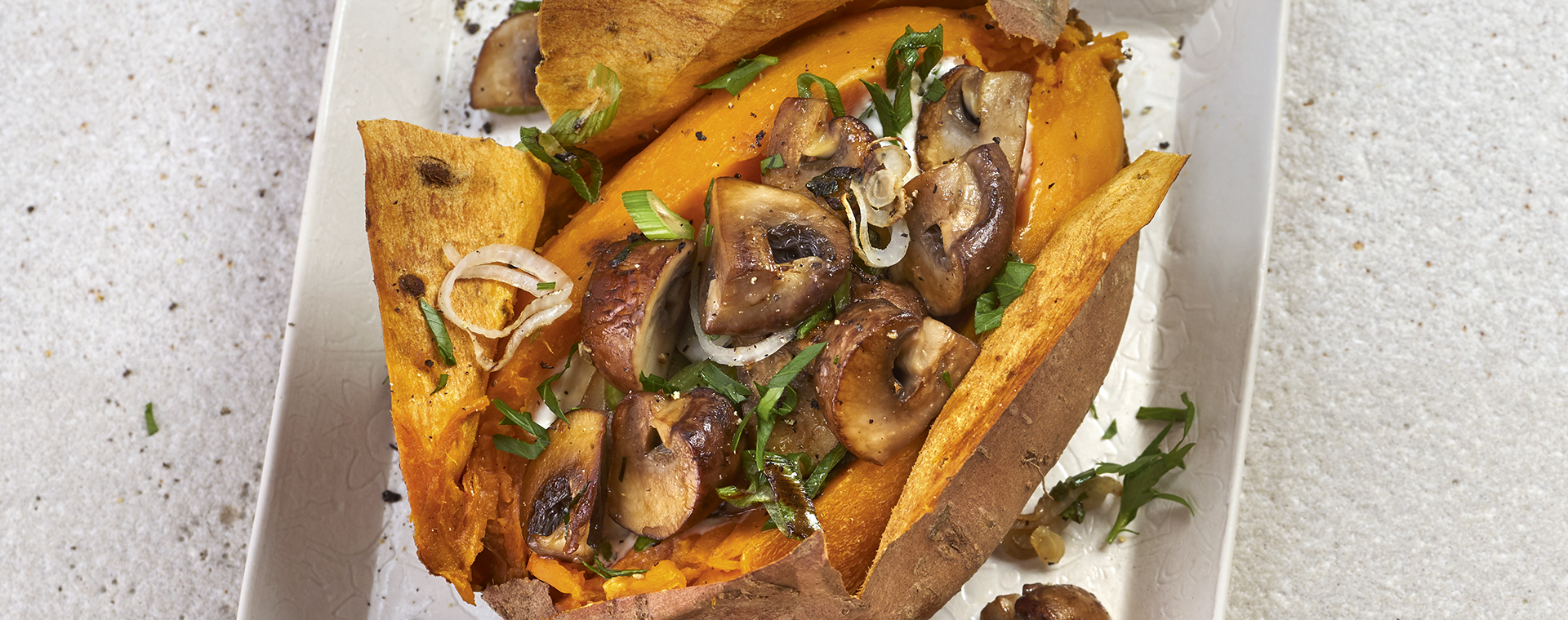 5 17 Gebackene Suesskartoffeln Mit Champignonfuellung 1920x760px