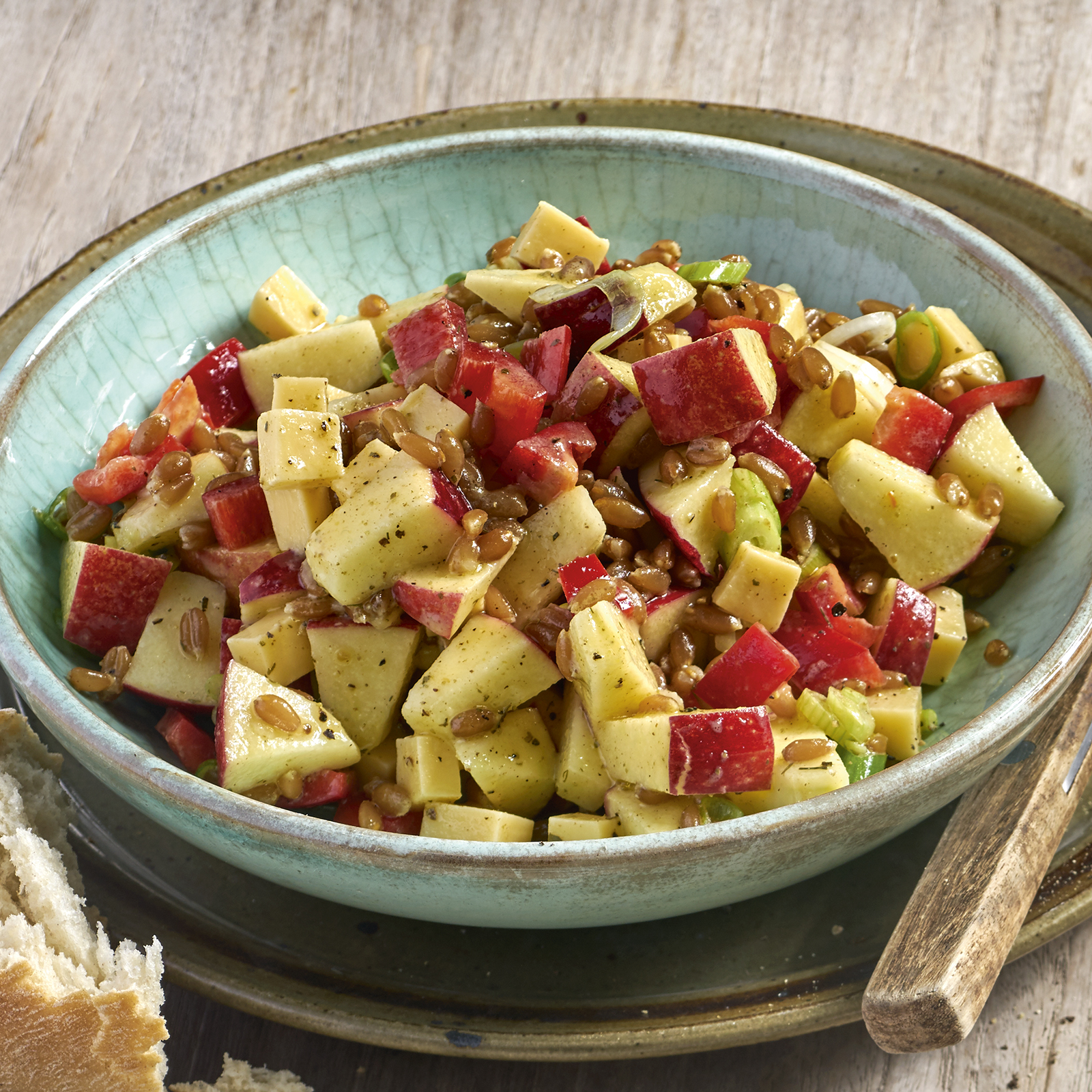 5 17 Kaese Dinkel Apfel Salat 1600x1600px