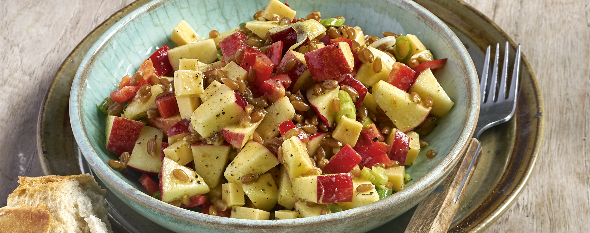 5 17 Kaese Dinkel Apfel Salat 1920x760px