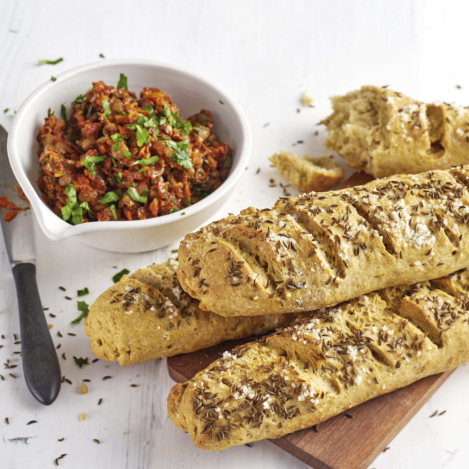 1 18 Schnelle Kuemmelstangen Mit Linsen Tomaten Aufstrich 1600x1600px