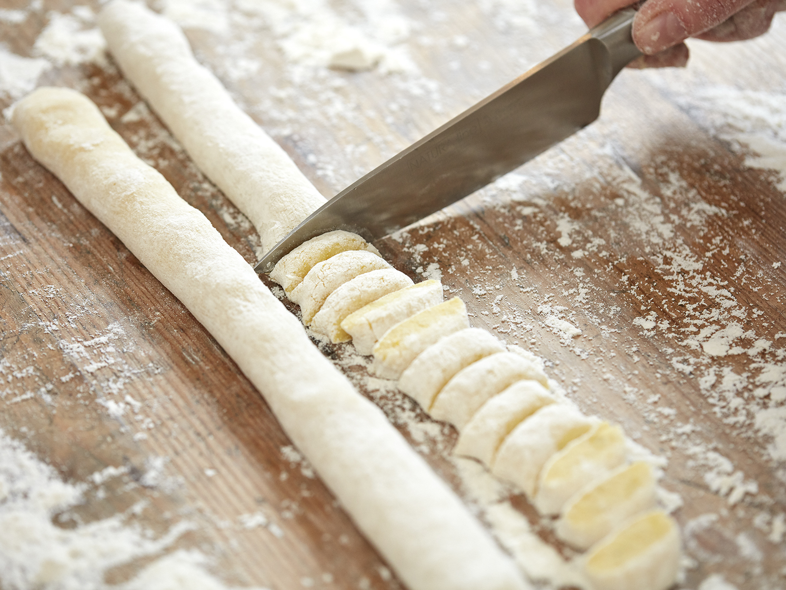 4 18 Gnocchi Mit Salbeibutter Step 4 1600x1200px