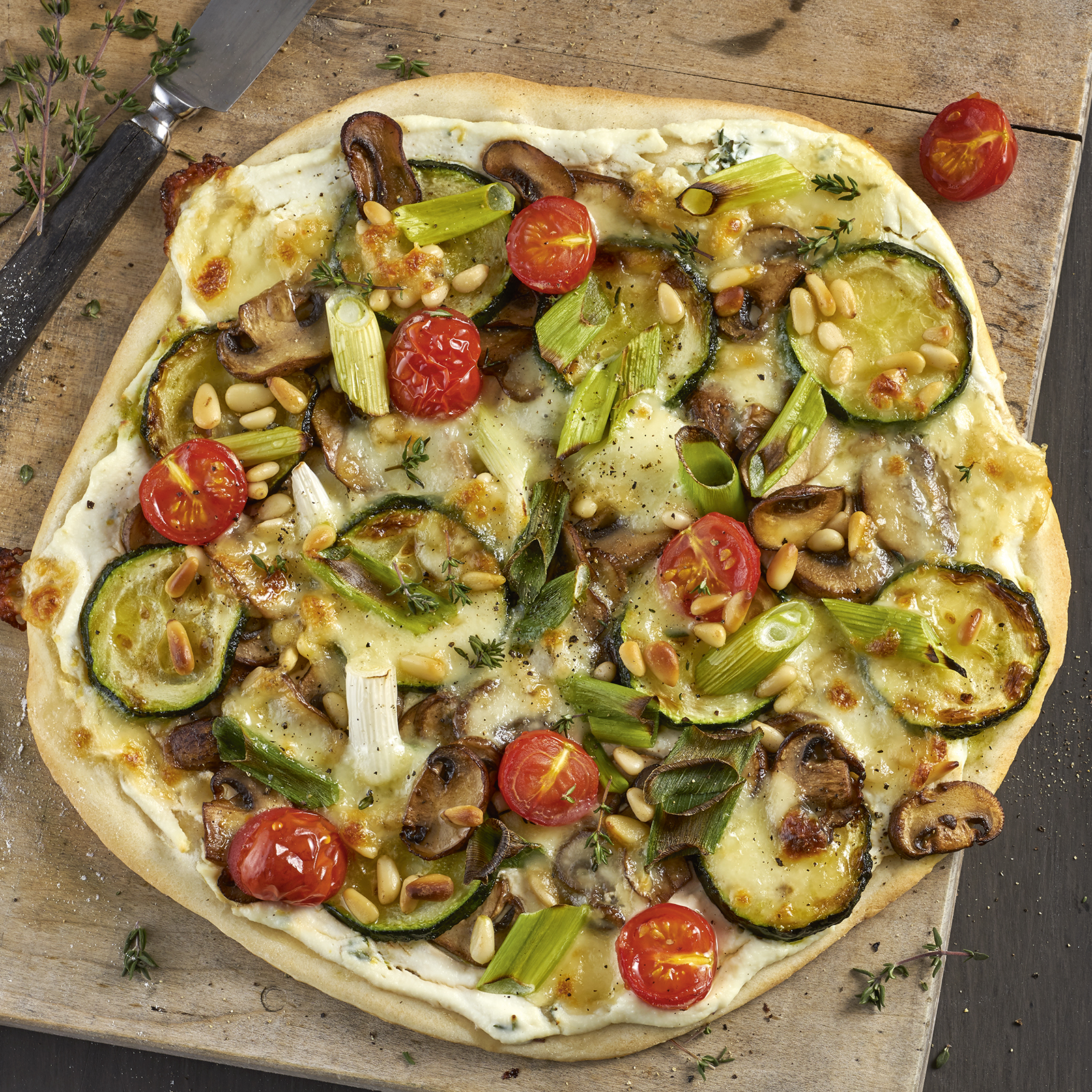 4 18 Pizza Bianca Mit Pilzen Und Zucchini 1600x1600px