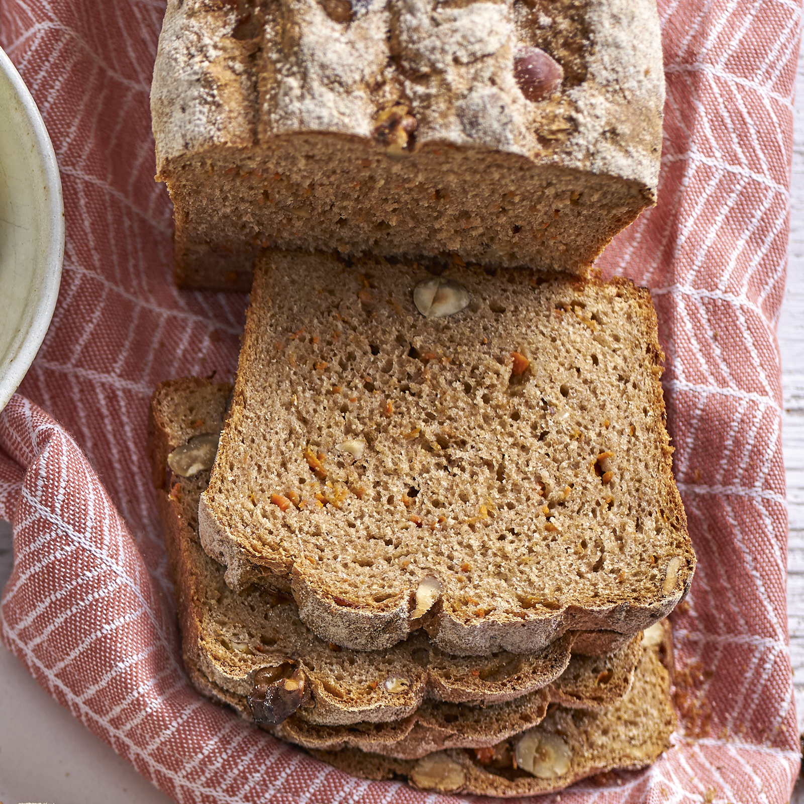 5 18 Moehren Nuss Brot 1600x1600px