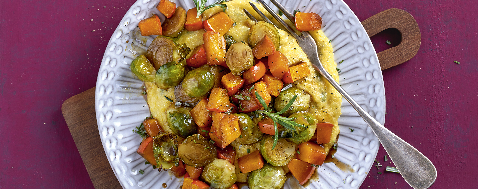 1 19 Balsamico Ofengemuese Mit Cremiger Polenta 1920x760px