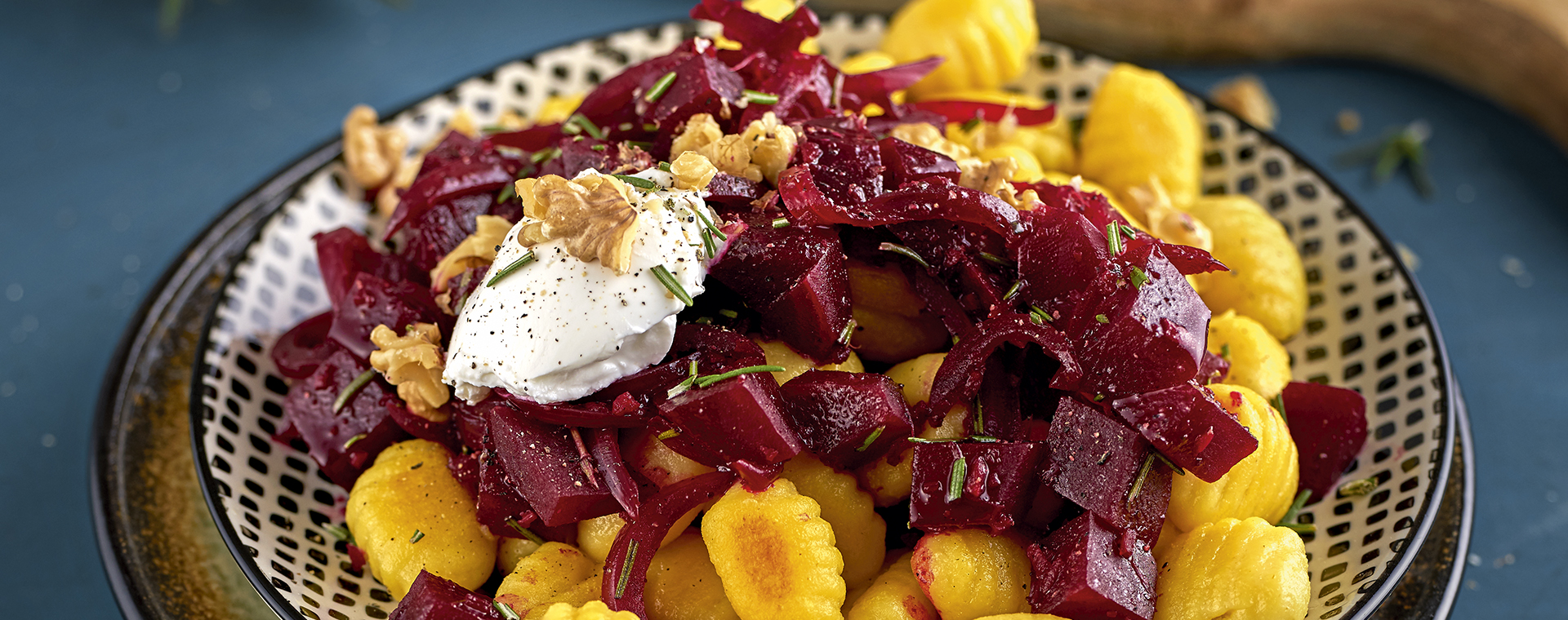 1 19 Gnocchi Mit Geschmorten Balsamico Rote Beten 1920x760px