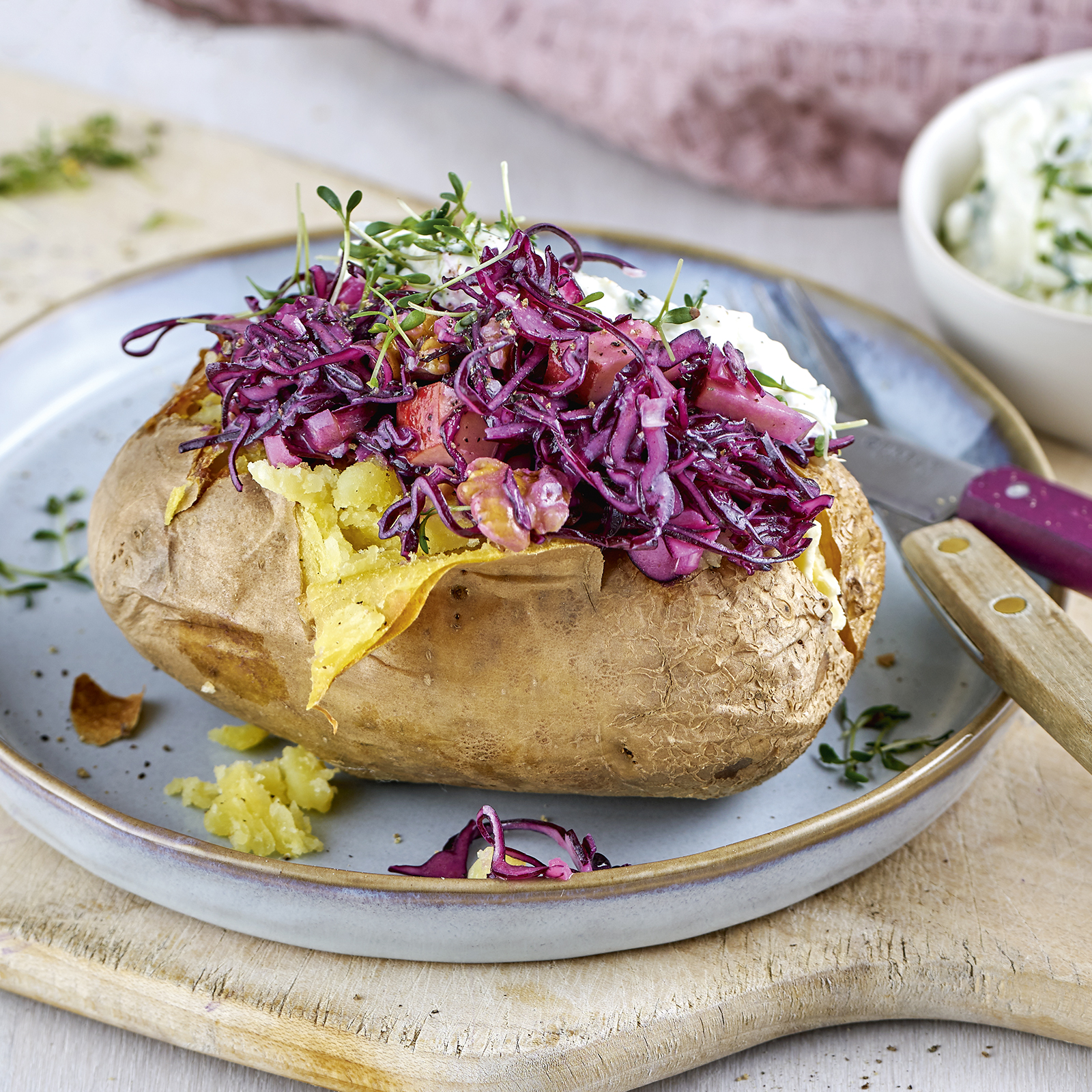 2 19 Kumpir Mit Rotkraut Apfel Salat 1600x1600px