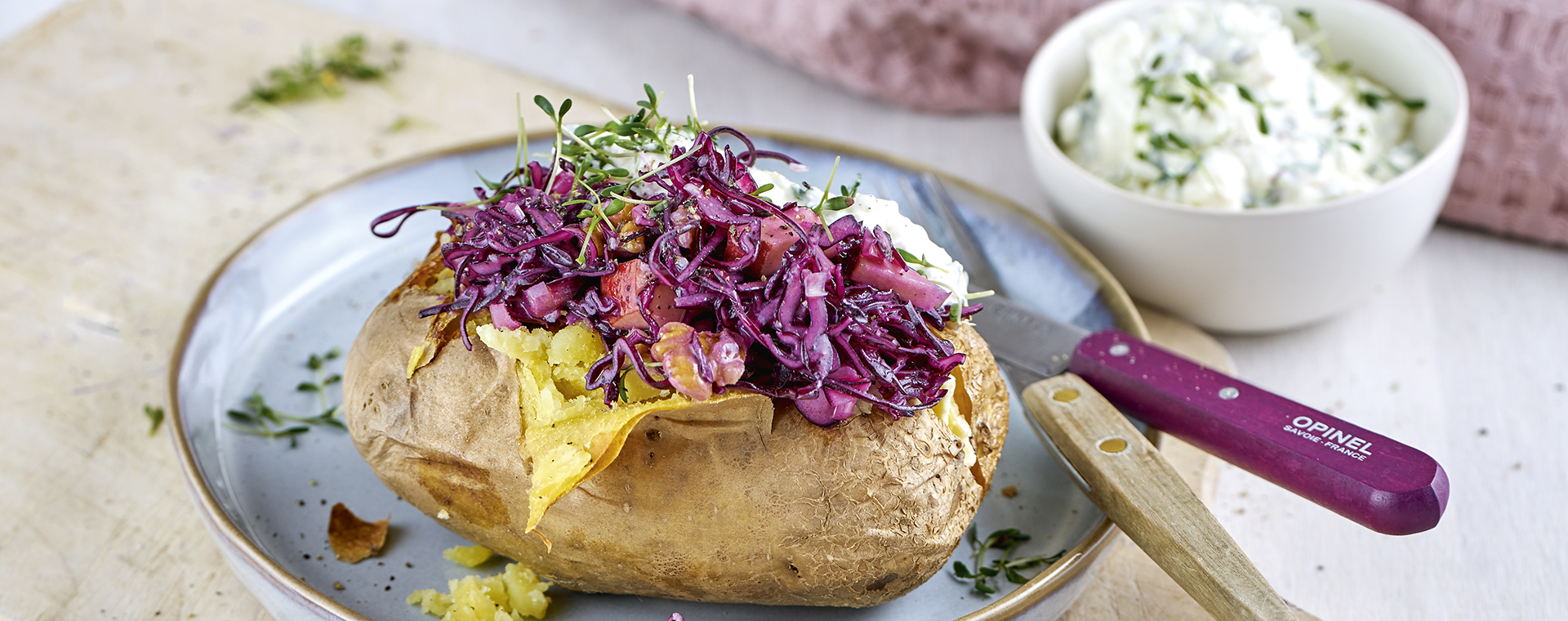 2 19 Kumpir Mit Rotkraut Apfel Salat 1920x760px