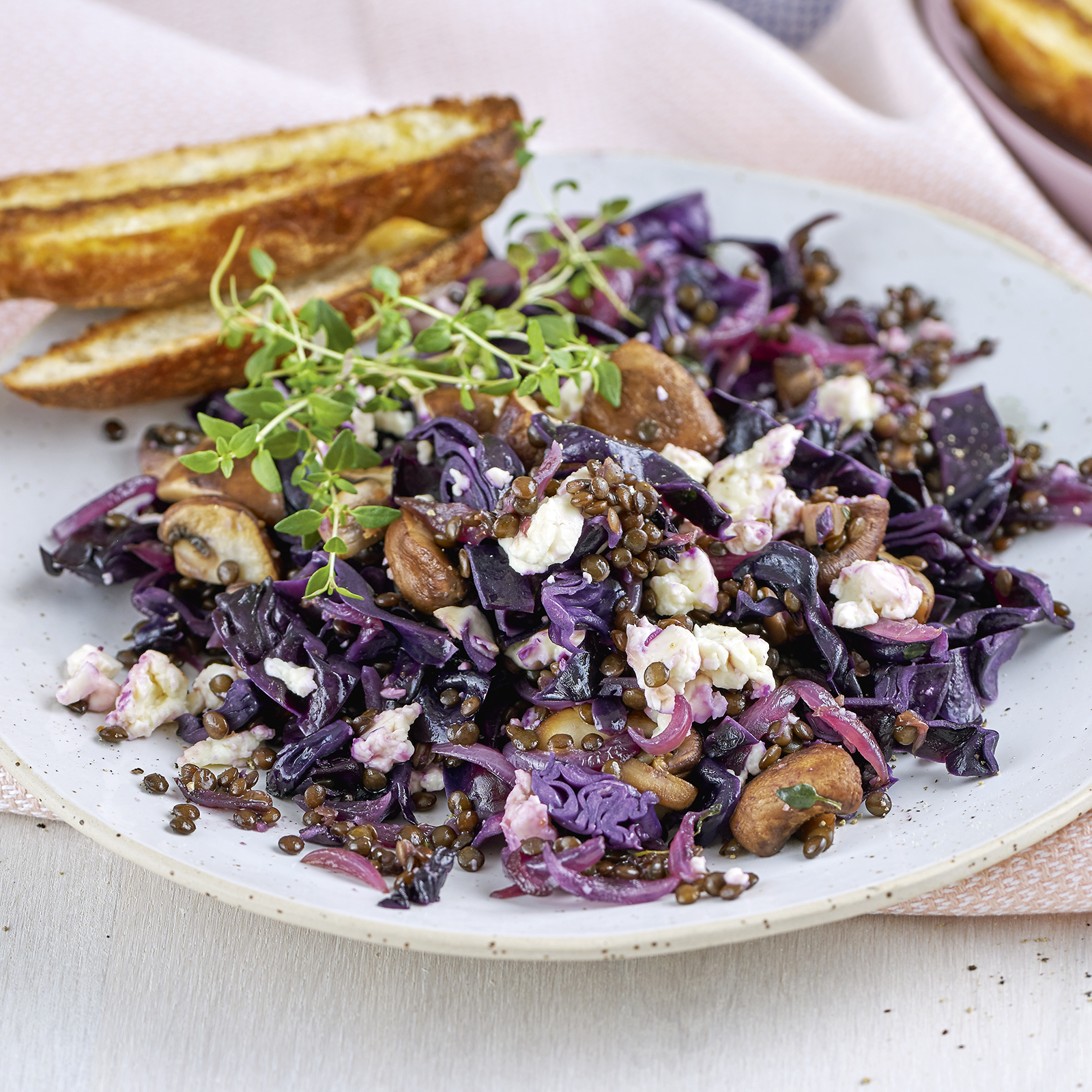 2 19 Rotkohl Pfanne Mit Belugalinsen 1600x1600px