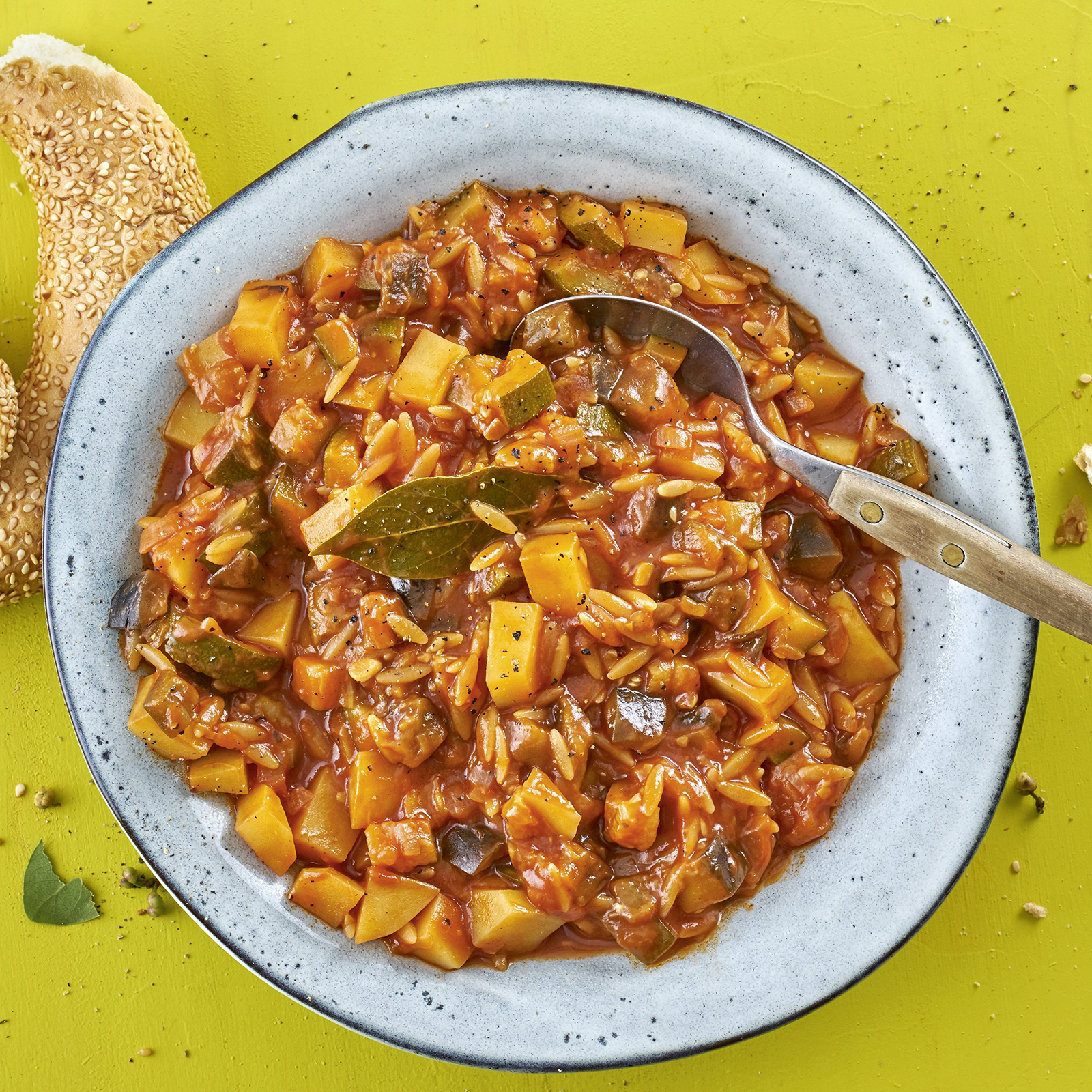 4 19 Griechischer Gemuese Nudel Schmortopf 1600x1600px