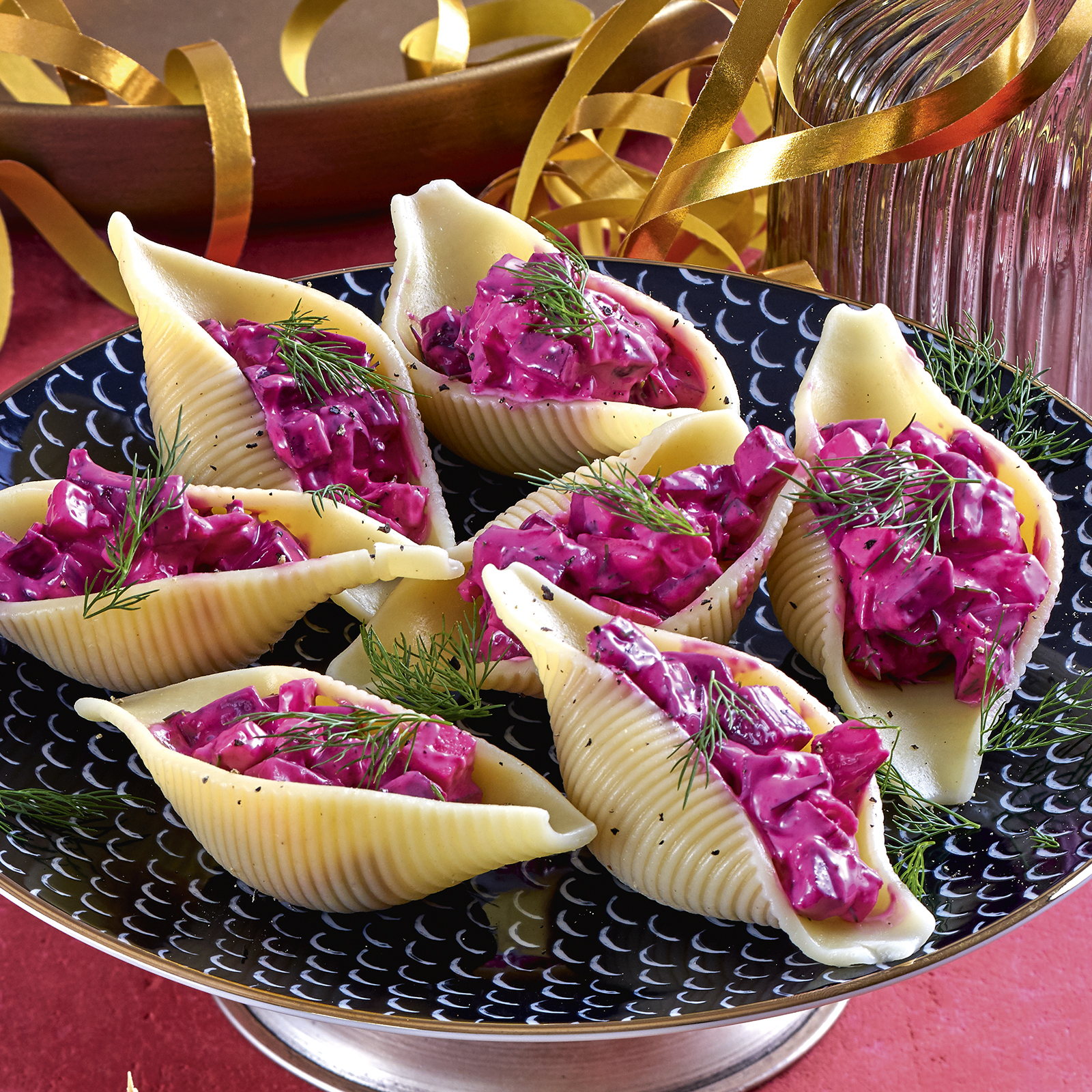 6 19 Muschelnudeln Mit Rote Bete Salat Fuellung 1600x1600px