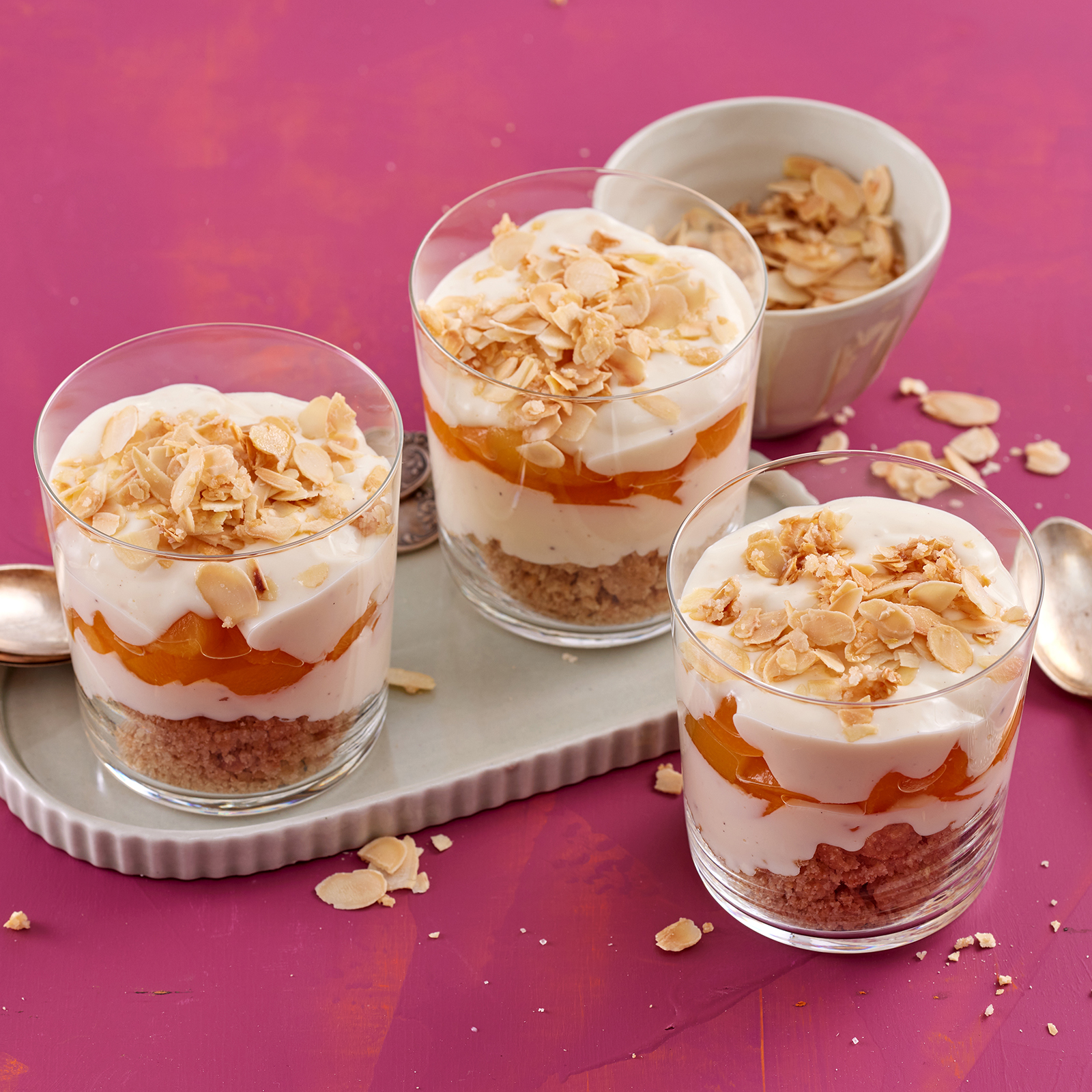 1 20 Bienenstichdessert Mit Aprikosen 1600x1600px