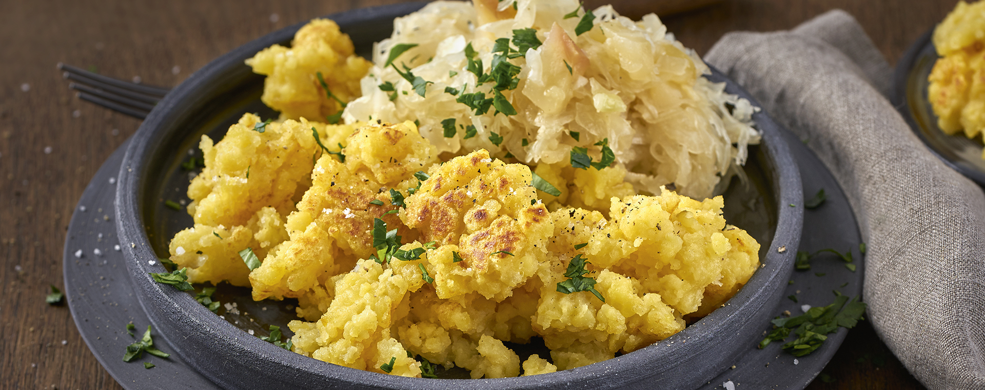 1 20 Broeselschmarrn Mit Apfel Sauerkraut 1920x760px