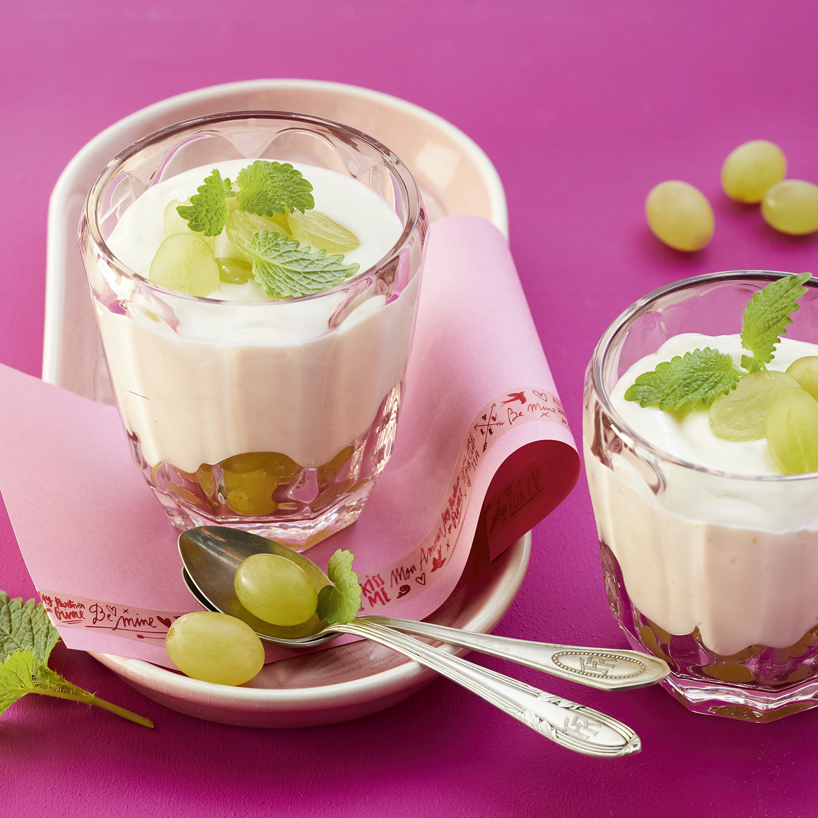 1 20 Joghurt Weincreme Mit Weintrauben 1600x1600px