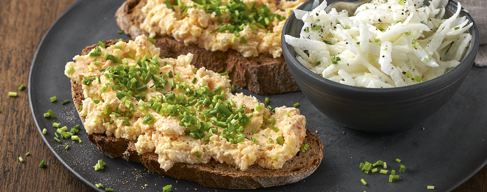 1 20 Kartoffelkaas Mit Bauernbrot Und Rettichsalat 1920x760px