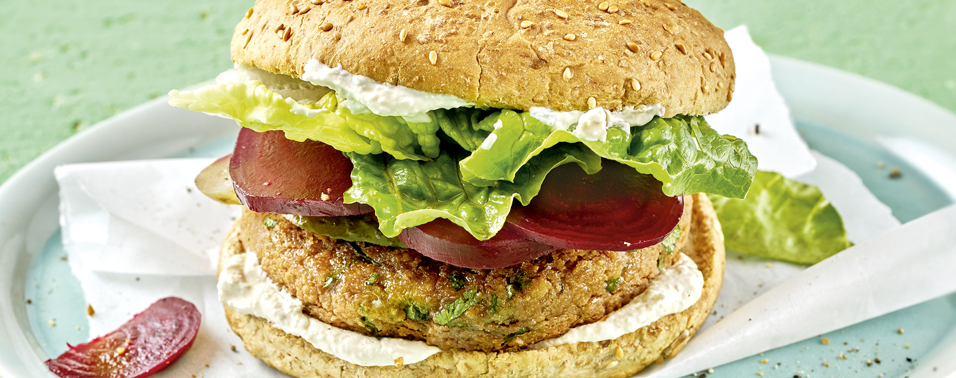 1 20 Linsen Walnuss Burger Mit Roter Bete 1920x760px