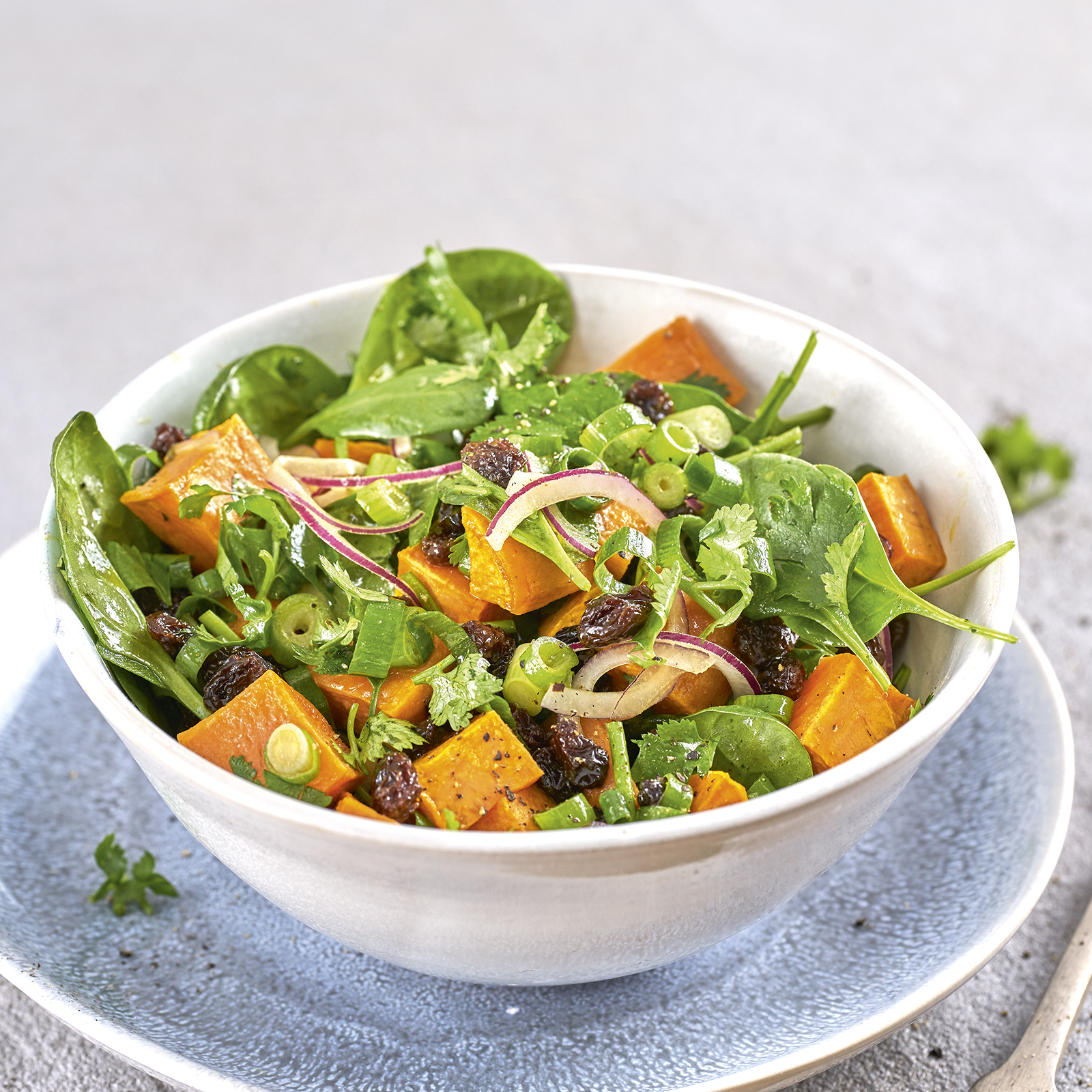 1 20 Neuseelaendischer Suesskartoffelsalat Mit Minz Honig Dressing 1600x1600px