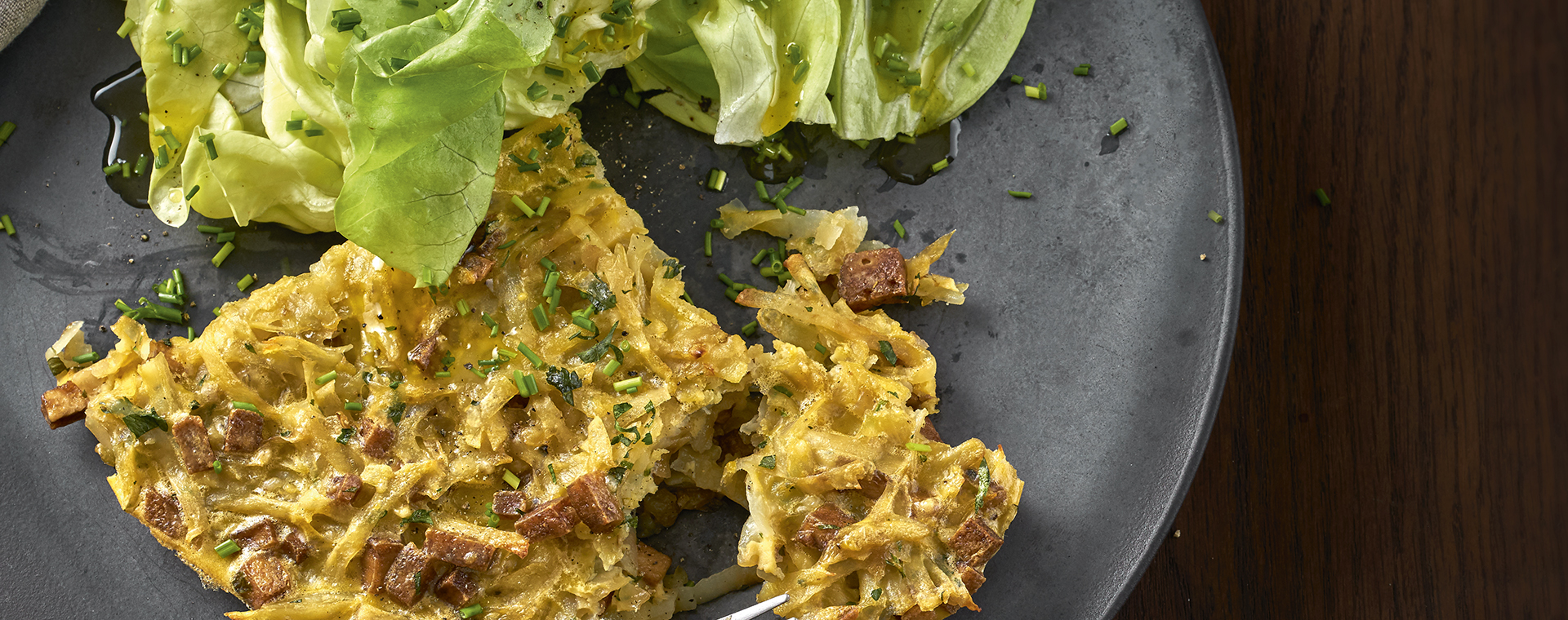 1 20 Pillekuchen Mit Gruenem Salat 1920x760px